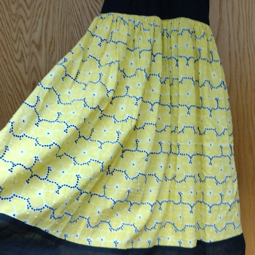 Beautiful Teen/Ladies Yellow/ Black Flower Sundress sz 5 / 6 By Xoxo - Picture 3 of 11